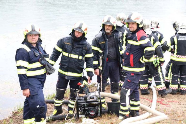 FOTO Operativci VZG-a Koprivnica vježbali na jezeru Gabajeva Greda