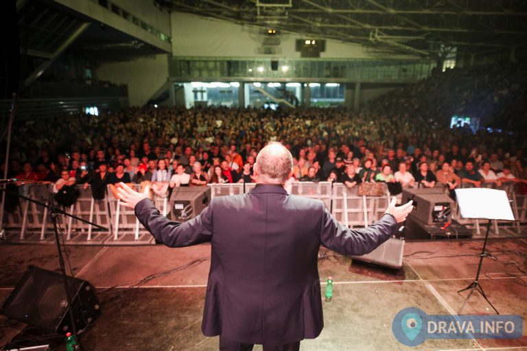 FOTO Dražen Zečić oduševio prepunu Bepovu dvoranu na rođendanskom koncertu povodom Dana grada