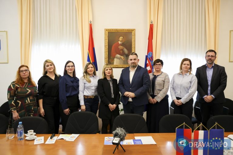 KONFERENCIJA U ŽUPANIJI Naše stručnjakinje složne: Antibiotici nisu bomboni, ne smije ih se uzimati ‘za svaki slučaj’ ili ‘da ne bi bilo’