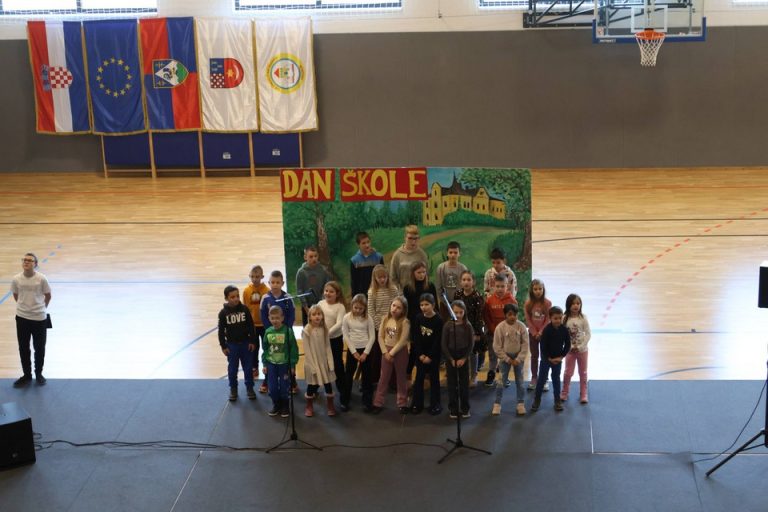 FOTO Dan škole u Rasinji proslavljen prigodnim programom i mađioničarkom predstavom