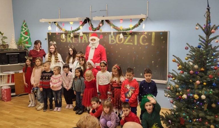 FOTO: BLAGDANSKA ČAROLIJA Učenici Područne škole Budrovac priredili božićnu priredbu
