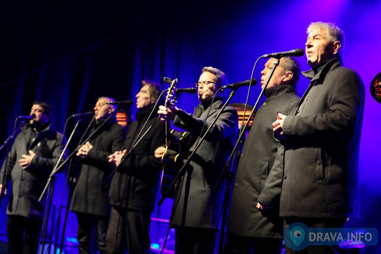 FOTO: ŠTEFANJSKI KONCERT Klapa Cambi u središtu Koprivnice okupila brojne sugrađane