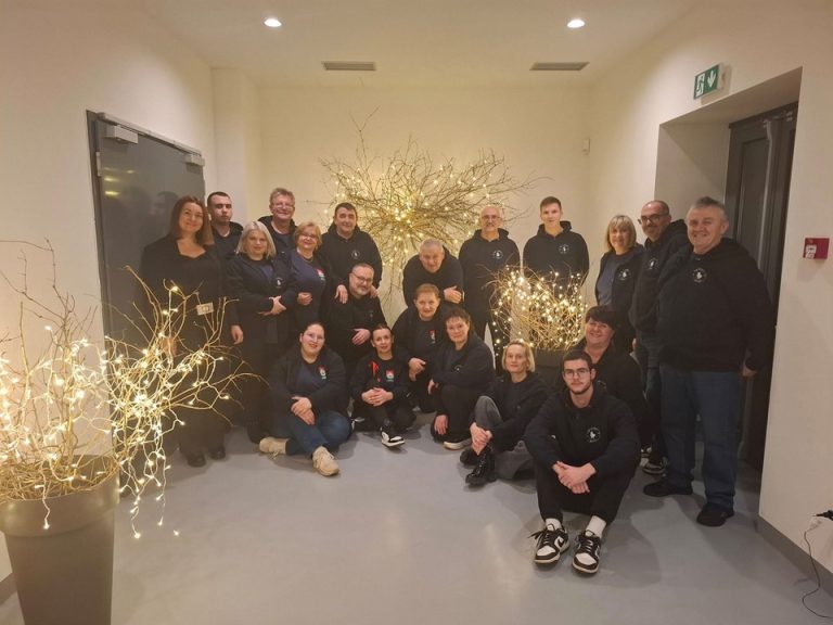 FOTO: DOBER VEČER, BOG DAJ Članovi KUD-a Delovi nastupili u Zaprešiću: ‘Ovakve večeri podsjećaju nas zašto volimo folklor’