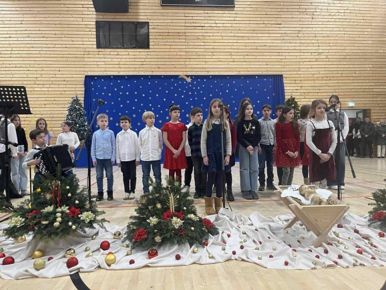 FOTO: ‘BOŽIĆ U SRCU’ Prigodnim programom Đureki zaželjeli radost blagdana svim obiteljima