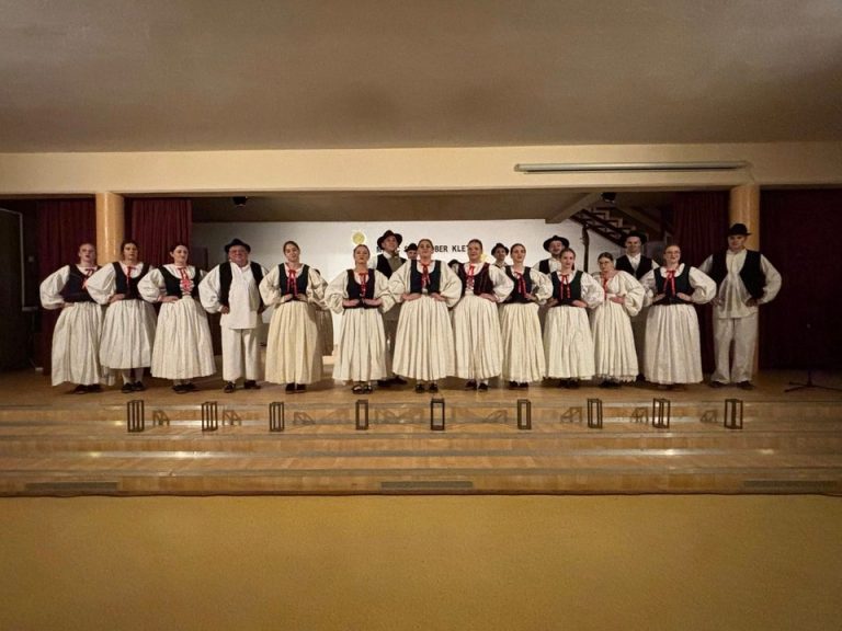 FOTO Održana tradicionalna Božićna priredba KUD-a Zrin, posebno oduševili nastupi najmlađih članova