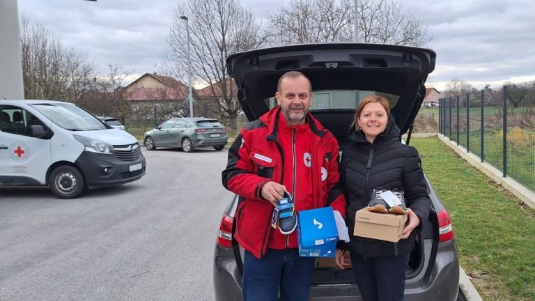 FOTO Novcem prikupljenim u akciji Solidarnost na djelu 481 učenik dobio novu sportsku obuću