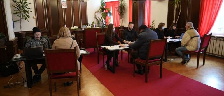U Koprivnici podijeljeno više od dvije tisuće božićnica, rok za podizanje 23. prosinca