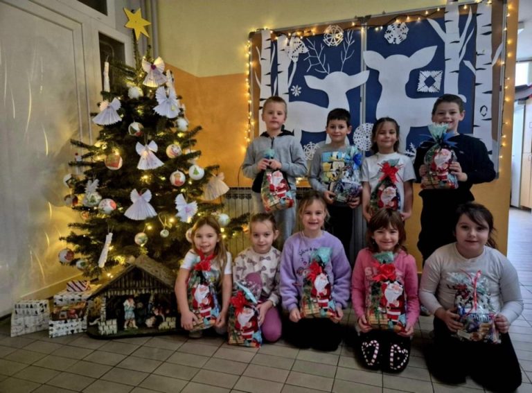 Blagdanska atmosfera u Koprivničkom Ivancu, mališani u čizmicama pronašli darove