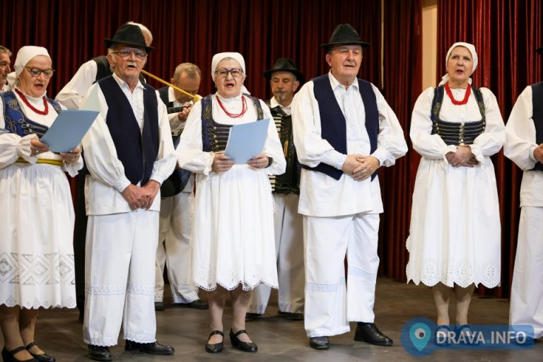FOTO Održan božićni program KUD-a „Ivan vitez Trnski“ u Novigradu Podravskom