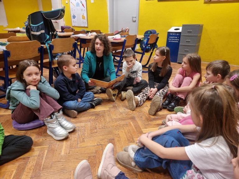 Prvašići čitali priče koje pomažu djeci: ‘Naučili smo mnogo o okidačima ugodnih i neugodnih emocija, fiziološkim promjenama, važnosti izražavanja emocija na primjeren način…’