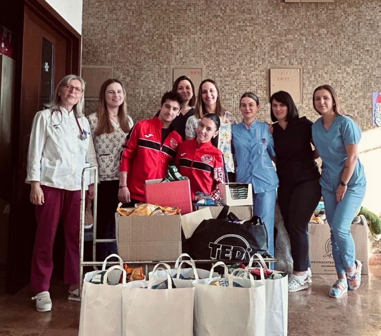 Lijepa gesta koprivničkih gimnastičara – Odjelu za pedijatriju poklonili igračke, grickalice i čokoladice