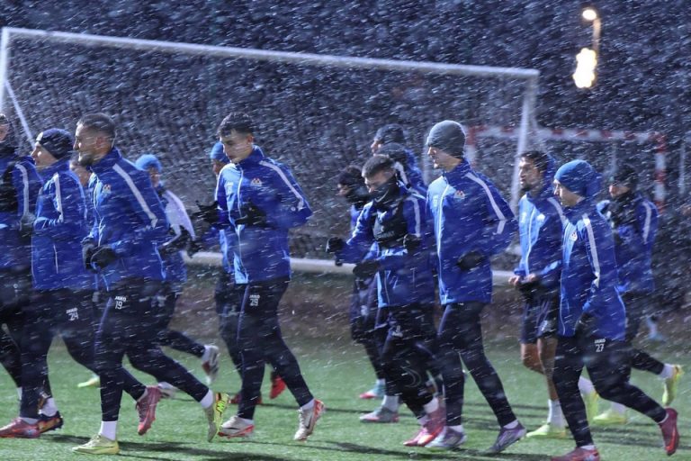 FOTO Pogledajte kako je izgledao prvi trening Slavenaša u Medulinu: ‘Vjetar koji ledi krv u žilama, prazne ulice i ludi Podravci’