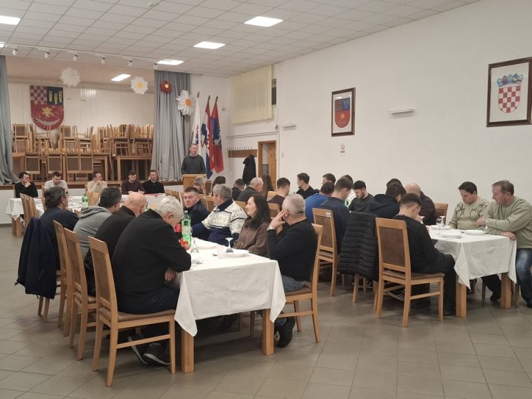 Sastali se članovi Nogometnog kluba Rasinja: ‘Nastavljamo borbu za vrh lige s dugoročnim ciljem nastupa u Prvoj ŽNL’