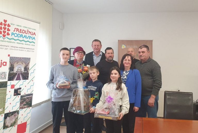 FOTO: BRAVO ZA OSNOVNOŠKOLCE! Načelnik Tetec održao prijam za nagrađene učenike u projektu ‘Velikani mog kraja’