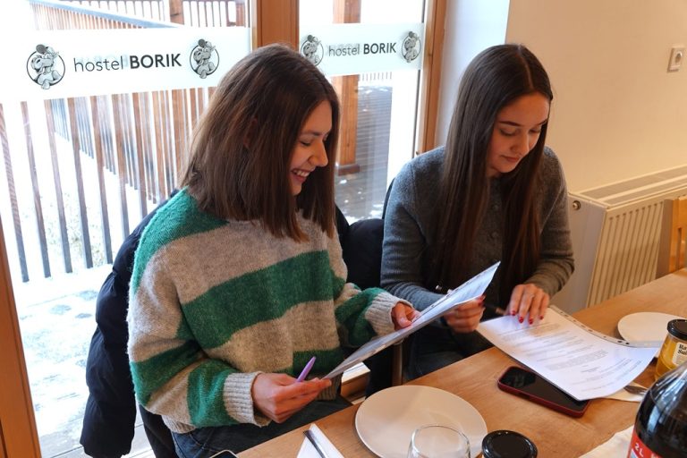 FOTO Grad Đurđevac dodijelio 62 stipendije: svečano potpisani ugovori sa studentima