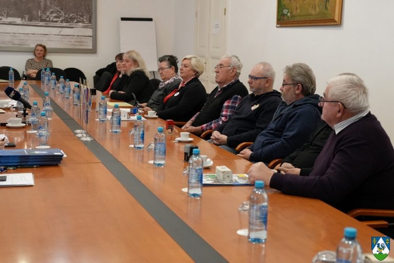 FOTO Za programe umirovljenika izdvojeno gotovo 90.000 eura, župan Golubić: Podupiremo projekte koji osiguravaju bolju starost naših sugrađana