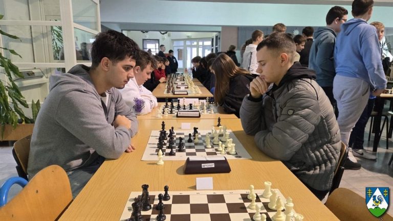 FOTO Turnir polaznika šaha osnovnih i srednjih škola u Kloštru Podravskom okupio najviše natjecatelja dosad