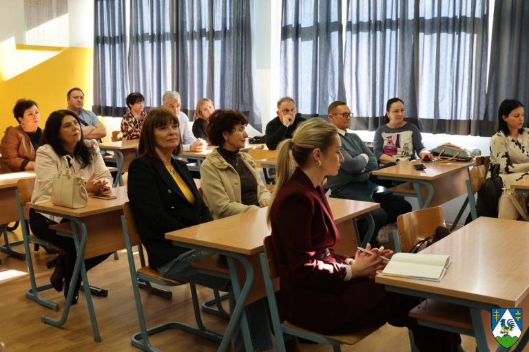 FOTO Glavne teme sastanka s ravnateljima osnovnih škola županijski projekti i školska prehrana