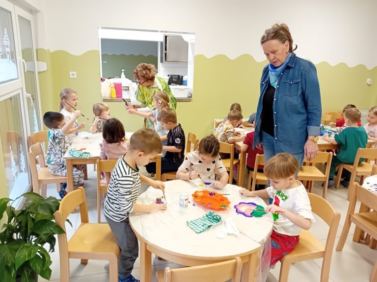 FOTO Točkice se okušale u oslikavanju na svili
