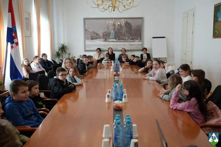 FOTO Učenici upoznali rad Županijske uprave i znamenitosti svoje županije
