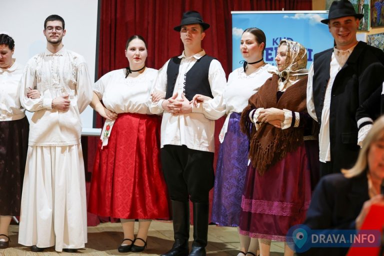 FOTO Kulturno-umjetničko društvo Delovi održalo promociju knjige ‘Čuvari običaja i tradicije’