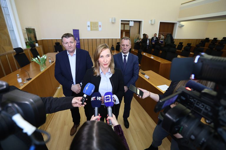 Od medicinske opreme do kulturnog centra: Ministrica Nataša Mikuš Žigman u Virovitici uručila ugovore vrijedne 4,6 milijuna eura