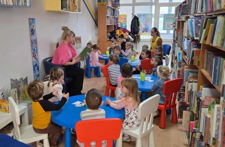 Pužići ‘Dječji vrtić Maslačak’ posjetili Gradsku knjižnicu Đurđevac