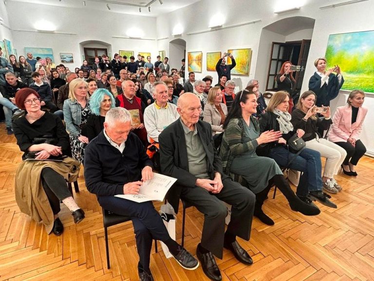 FOTO Otvorena izložba ‘Tragom svjetla’ Krunoslava Martinovića u Muzeju Grada Đurđevca