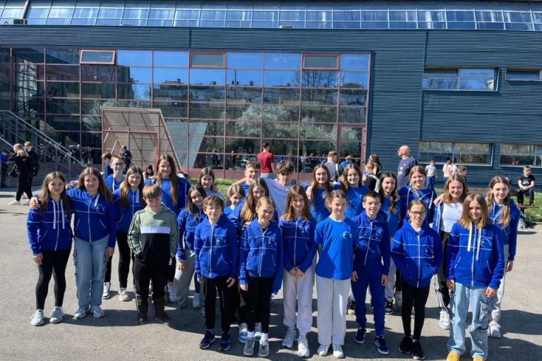 Plivački klub Cerine sudjelovao na Mitingu sv. Patrika, sestre Rihtarić osvojile zlato i broncu