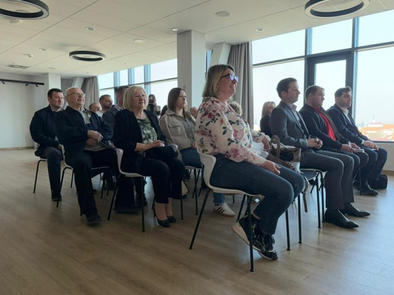 FOTO Više od 30 sudionika u Križevcima raspravljalo o zelenoj tranziciji i lokalnim politikama