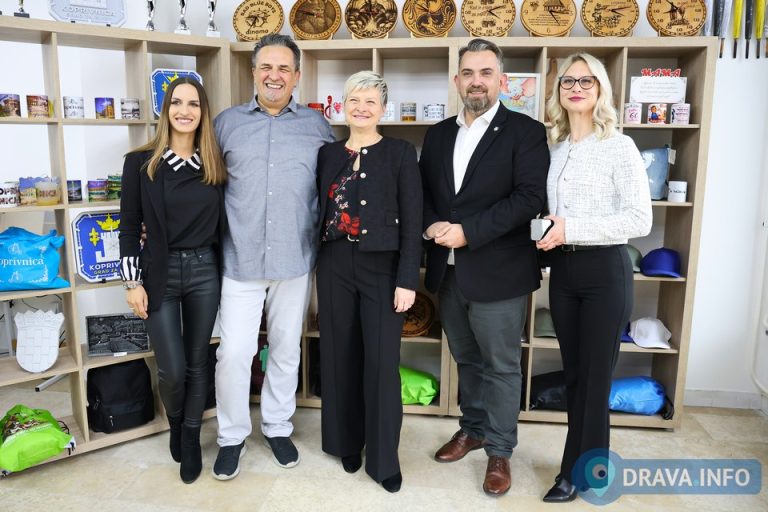 FOTO Novo poglavlje uspješne priče: Renato Glavak otvorio moderan prostor REGLA-e i podigao brand TISKAJ ME na novu razinu