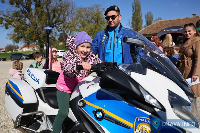 FOTO: TEHNIČKI ZBOR Zanimljivo je na sajmištu, akteri sustava civilne zaštite predstavljaju svoj rad, opremu i vozila