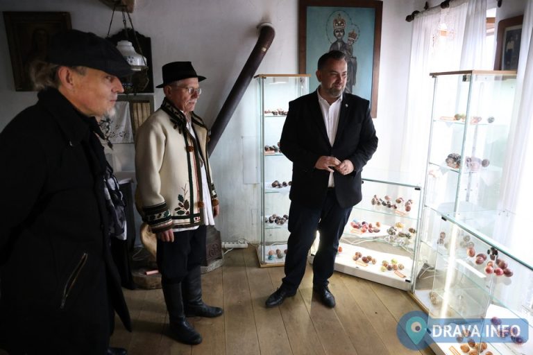 FOTO Na Etno imanju Josipa Cugovčana otvorena izložba ‘Pisanica – uspomena i prijateljstva’