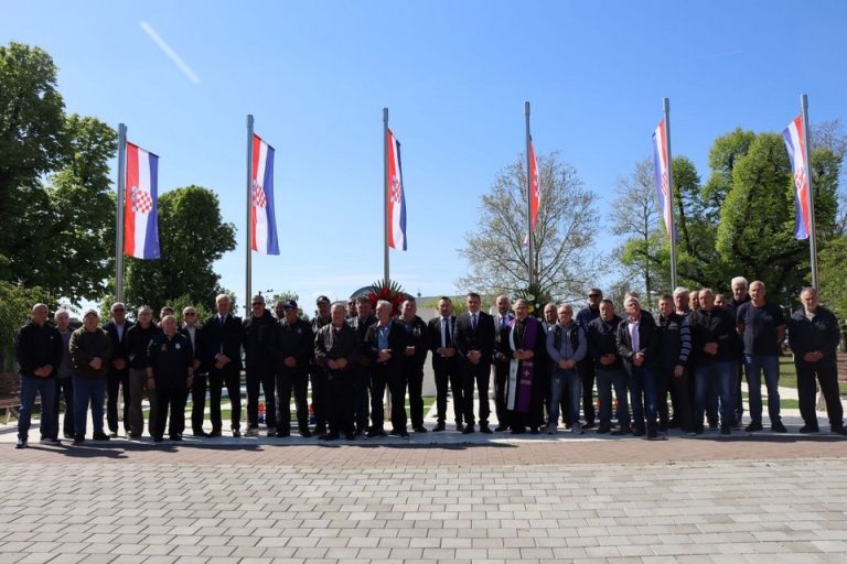 FOTO Uoči Dana grada Križevaca položeni vijenci i zapaljene svijeće