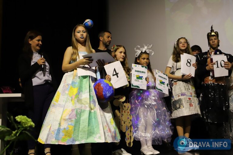 FOTO Šarena eko modna revija oduševila publiku u Đurđevcu