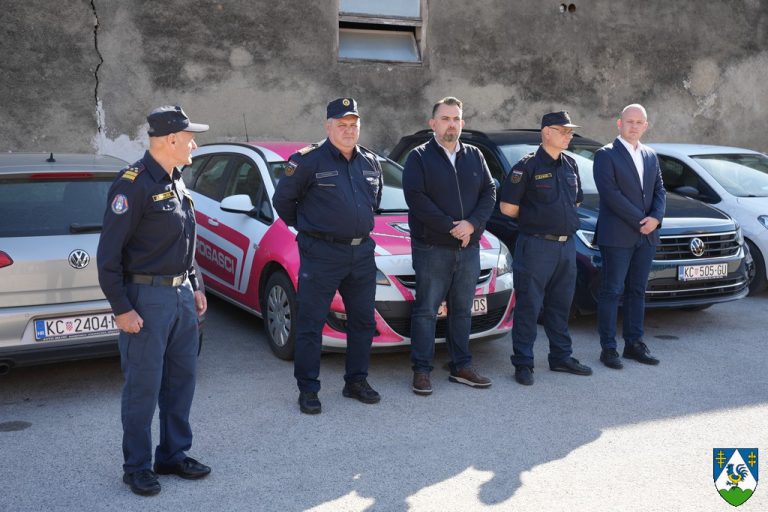 Dobrovoljna vatrogasna društva s područja županije dobila zaštitne kacige i rukavice