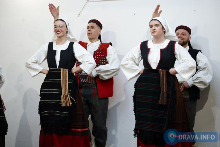 FOTO Glogovac u znaku folklora, večer pjesme, plesa i tradicije
