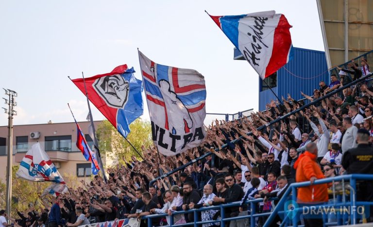 Petorica navijača privedena tijekom utakmice u Koprivnici zbog prekršaja i nedopuštene pirotehnike