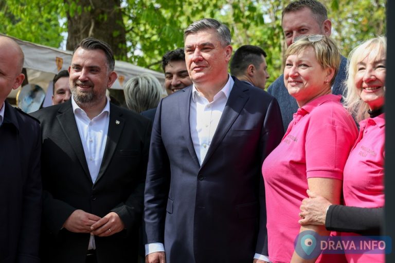 FOTO Na proslavu Dana županije stigao i predsjednik Milanović, družio se s građanima i obišao izlagače