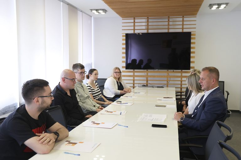 Virovitičko-podravska županija ove godine subvencionira kamatu na stambene kredite 35 liječnika, do sada je ovu mjeru od 2018. koristilo 242 korisnika