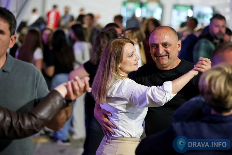 FOTO Tambura, ples i odlična atmosfera, Dangube oduševile Virje