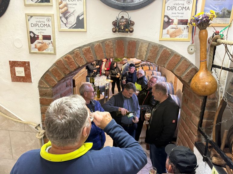 FOTO Vinogradari iz Đurđevca u posjetu prijateljskoj udruzi u Pitomači