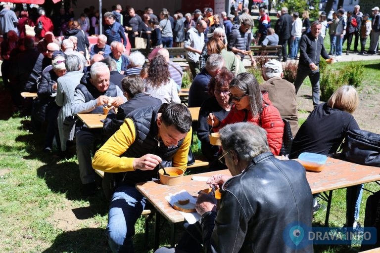 FOTO Koprivničancima podijeljeno 4000 porcija graha
