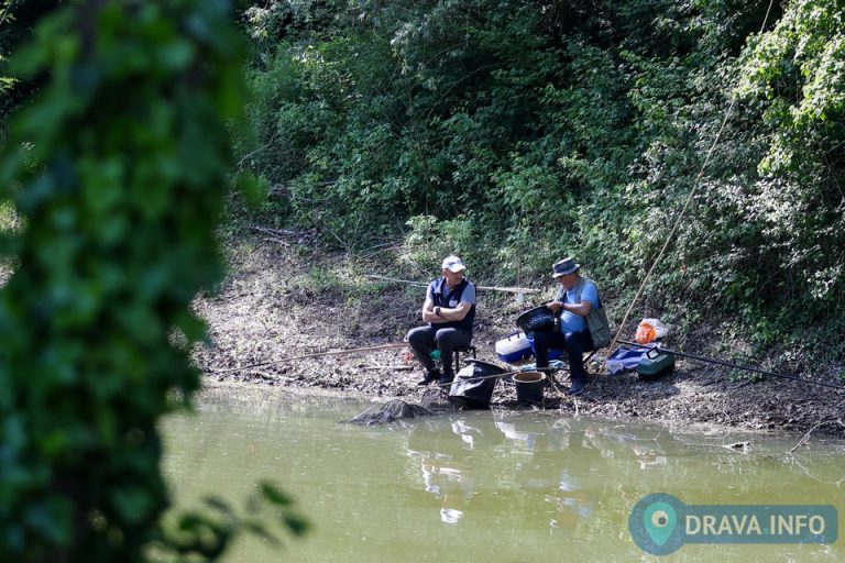 FOTO Na Šloprogu se peca sa štapovima od lijeske