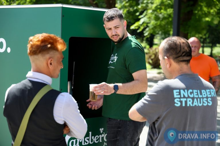 FOTO Koprivnica prva u Hrvatskoj dobila Carlsbergovu instalaciju za druženje i nazdravljanje