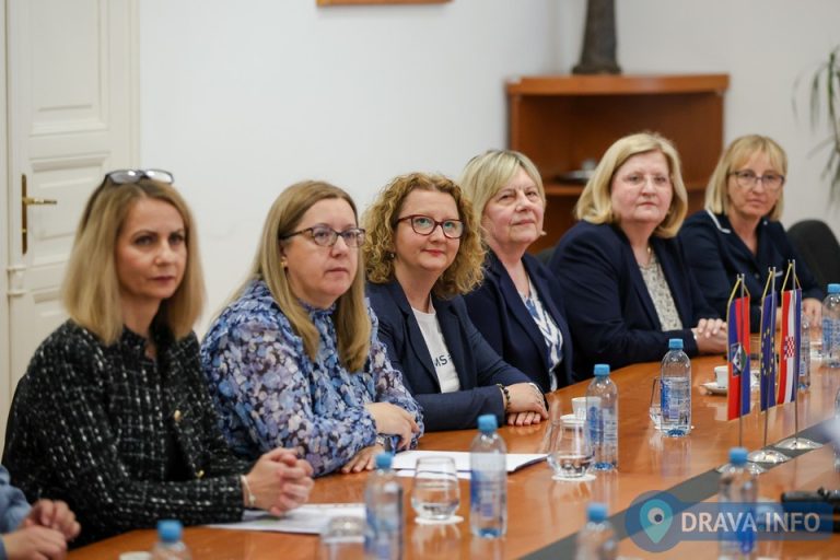 FOTO U Županiji održan svečani prijem za medicinske sestre i tehničare, župan Golubić: ‘Vaš svakodnevni rad, stručnost i predanost predstavljaju jedan od najvažnijih stupova zdravstvene skrbi’