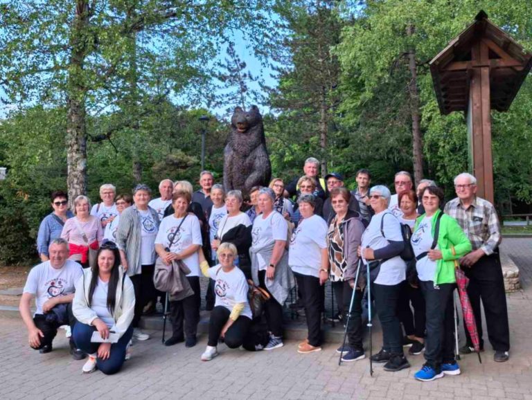 Godine nisu prepreka za avanture: Umirovljenici uživali na Plitvičkim jezerima