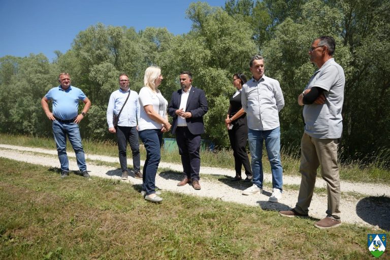 FOTO Župan Golubić obišao radove na modernizaciji nasipa Komatnica-Ledine: ‘Ovaj projekt važan je korak u jačanju obrambenog sustava uz Dravu’