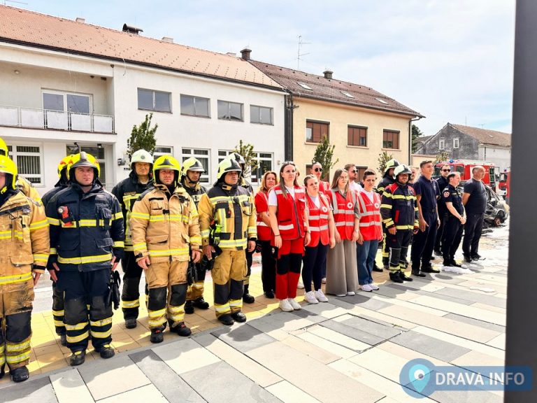 FOTO Velika vatrogasna vježba u Đurđevcu okupila više od stotinu sudionika iz cijele županije