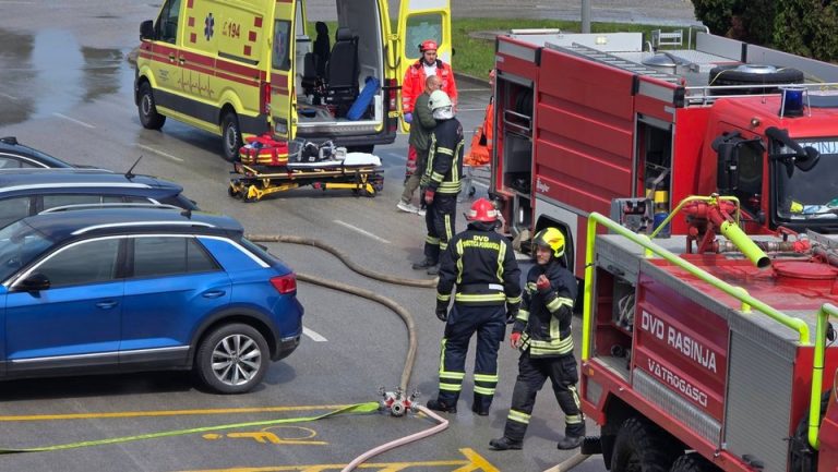 FOTO Vatrogasci, HGSS i Hitna u akciji: Pokazna vježba za učenike i vrtićarce